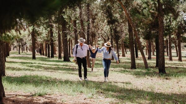 Brisbane: Mother's Day Photoshoot & Mystery Picnic for Two Adults & Two Children