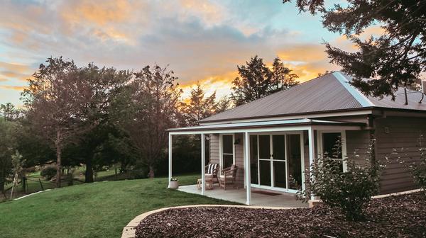 Charming NSW Cottage Escape near Bathurst on Working Cattle Farm