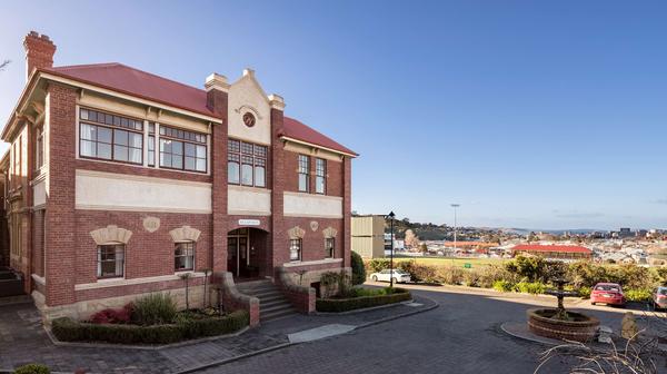 Heritage-Listed Rydges Hobart Stay within Minutes of Salamanca Wharf 