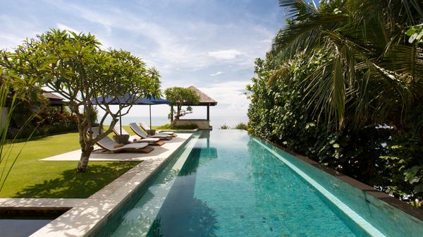  Clifftop Uluwatu One-Bedroom Private Pool Suites with Gourmet Dining, VIP Beach Club Access & Roundtrip Transfers