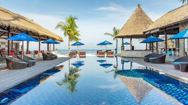 Nusa Lembongan Beachside Escape with Daily Dining, Nightly Drinks & Roundtrip Boat Transfers