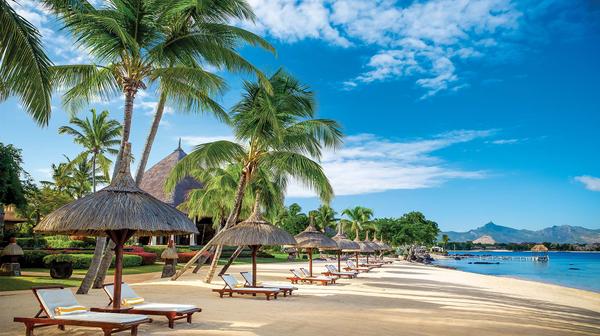 Five-Star Oberoi Beachfront Oasis on Mauritius' West Coast with Daily Breakfast, Daily Dinner & Roundtrip Airport Transfers