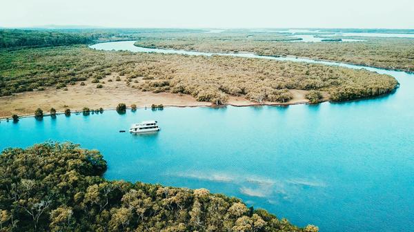 Luxurious Gold Coast Houseboat Escape with Rooftop Lounge for up to 12 Guests