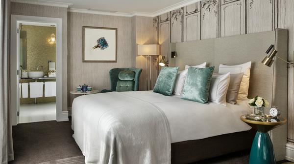 Five-Star Auckland Boutique Luxury with Dining Credit & Daily Breakfast