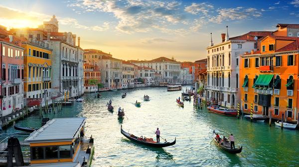 Italy by First-Class Rail: 8-Day Luxury Small-Group Tour from Rome to Venice with Five-Star Stays, Gourmet Dining & Milan & Lake Como Extension