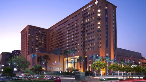 Grand Five-Star Cairo Oasis with Extravagant Pool & Nine Onsite Restaurants