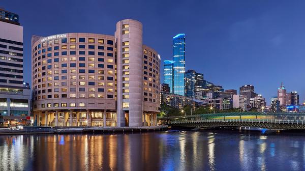Central Melbourne Yarra River Escape with Rooftop Swimming Pool