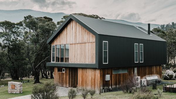 Luxury Group Chalet Escape near Thredbo & the Snowy Mountains for up to 8 Guests