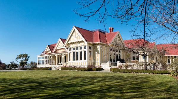 South Island Hilltop Heritage Lodge Retreat in North Otago