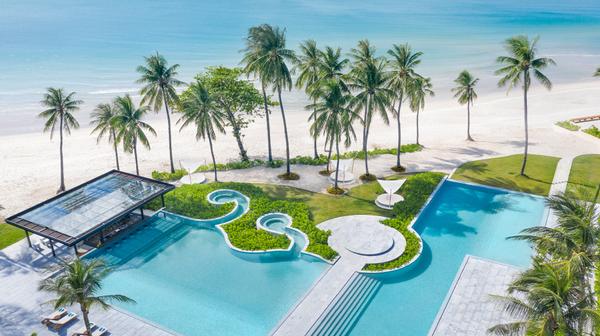 Grand Opening: Koh Samui Five-Star Beachfront Retreat with Daily Breakfast, Gourmet Dining & Complimentary Minibar