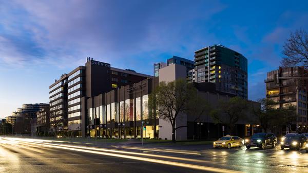 Pullman Melbourne Luxury Stay in the Heart of Albert Park with Daily Breakfast