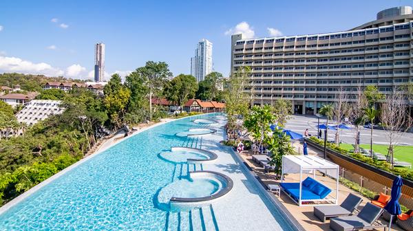 Pattaya Oceanfront Jacuzzi Suite Luxury with Private Beach