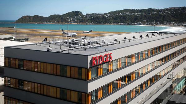 Convenient Wellington Airport Stay with Coastal Views