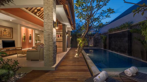 Stylish Seminyak Private Pool Villas with Daily Breakfast & Nightly Sunset Cocktails