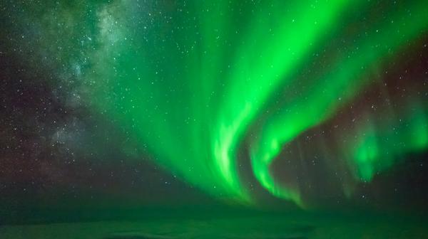 Southern Lights: Once-in-a-Lifetime Scenic Qantas Flight with Onboard Astronomer, Full-Service Drinks & Dining