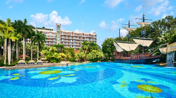 Shenzen Spanish-Themed Resort with Lagoon Pool