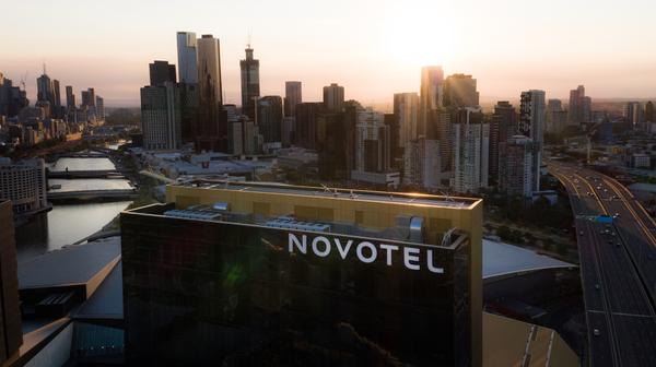 Stylish Novotel Melbourne Escape near South Wharf DFO with Daily Breakfast