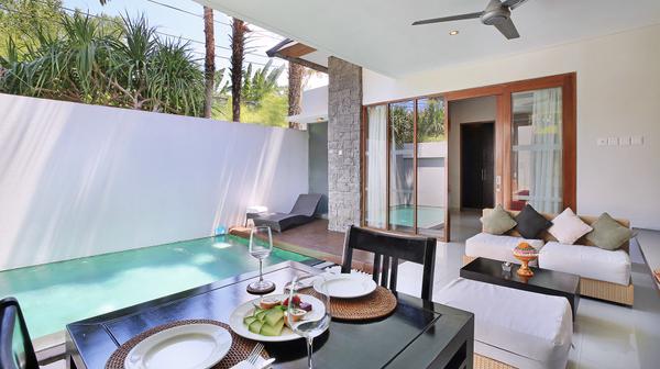 Seminyak Private Pool Villa Oasis with Daily Breakfast & Roundtrip Airport Transfers