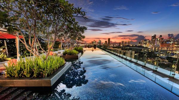 Award-Winning Shangri-La Singapore Cosmopolitan Hideaway with Rooftop Infinity Pool