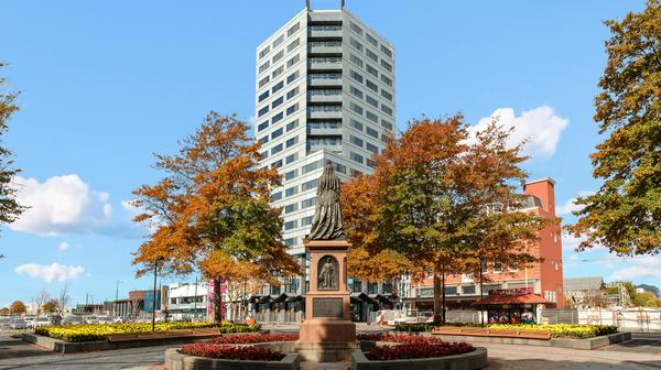 Christchurch Modern City Break overlooking Victoria Square with Skyline Views