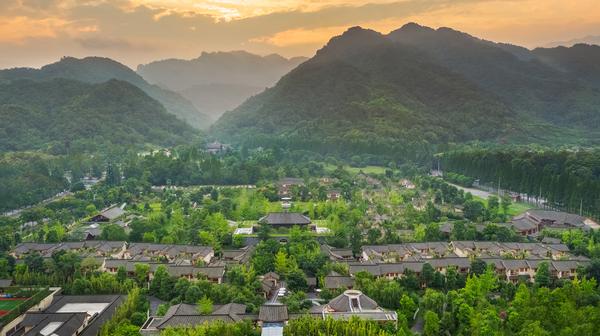 Dujiangyan Luxury Suites at the Gateway to Qing Cheng Mountain