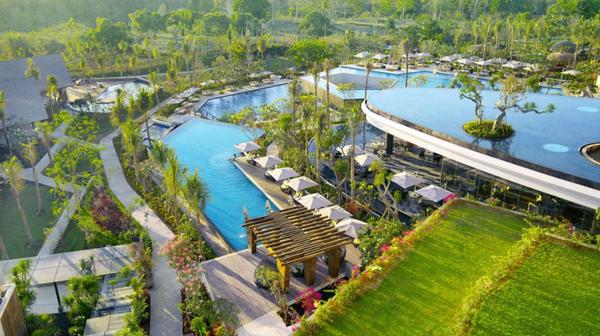 Five-Star AYANA Bali Escape Overlooking Jimbaran Bay with 12 Swimming Pools