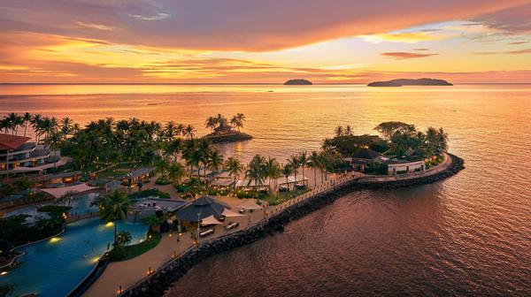 Borneo Waterfront Shangri-La Resort with Private Island Sunset Bar