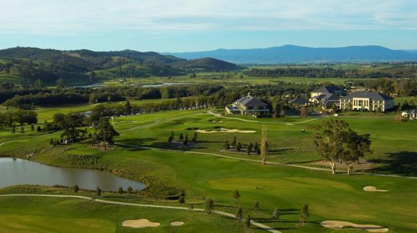 Yarra Valley Lodge Retreat Overlooking Championship Golf Course