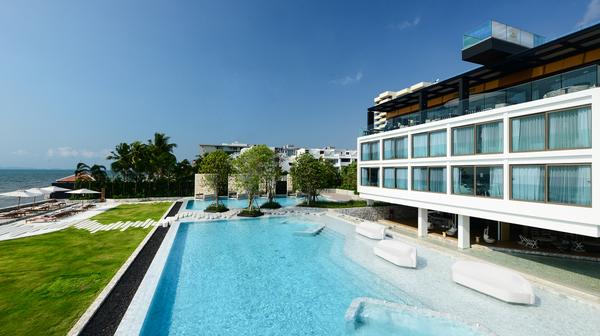 Five-Star Pattaya Beachfront Retreat with Daily Breakfast & Daily Lunch or Dinner