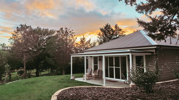 Charming NSW Cottage Escape near Bathurst for up to Four Guests