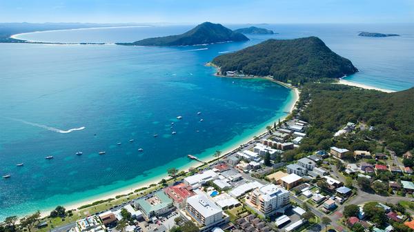 Beachside Shoal Bay Resort near Port Stephens with Lagoon Pool