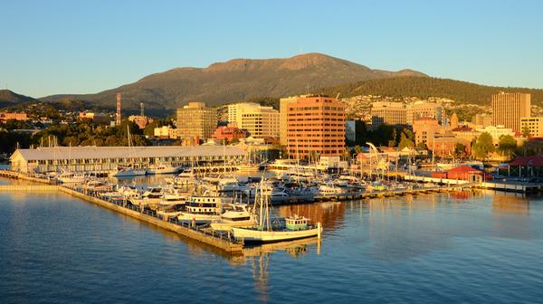 Hobart: 3-Day Small-Group Gin & Whisky Tasting Tour with Vineyard Lunch & Twilight Sailing Experience