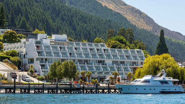 Crowne Plaza Queenstown Retreat Overlooking Lake Wakatipu & The Remarkables