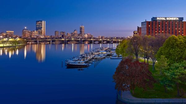 Historic Boston City Break in Glamorous Cambridge with Stylish ArtBar 