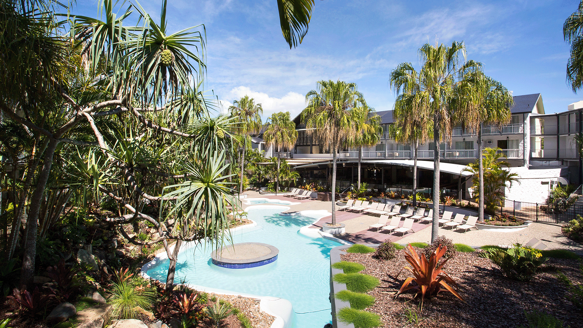 Laidback Airlie Beach Escape with Lagoon Pool & Onsite Bistro