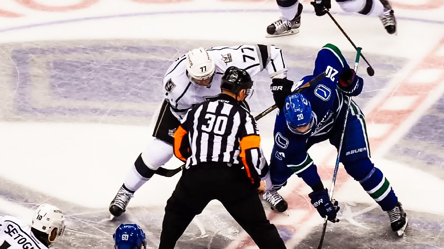 Ein Spiel der Vancouver Canucks in der National Hockey League in der Rogers Arena erleben