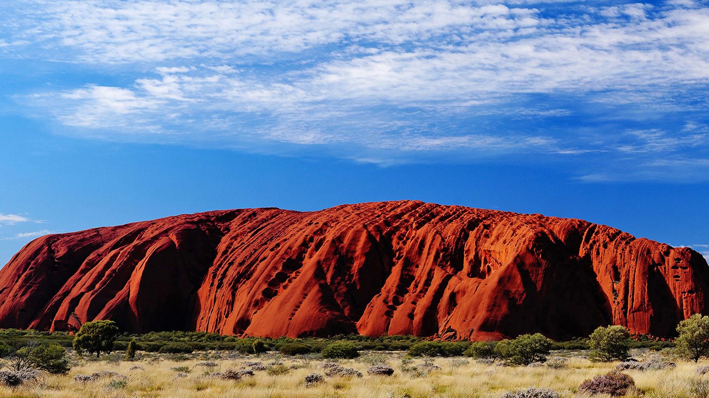 Ayers Rock Resort to Kings Canyon Air-Conditioned Transfer with Driver Commentary