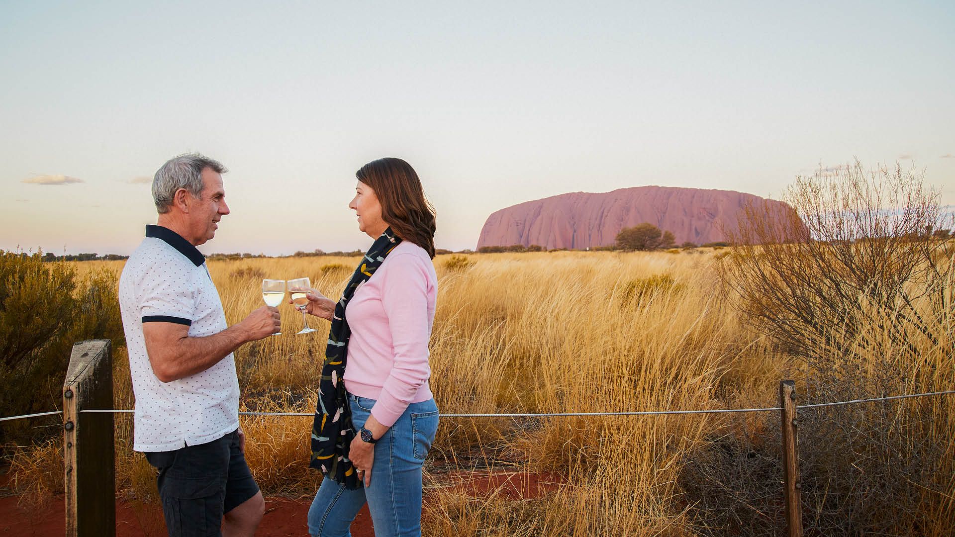See the Spectacular Uluru Sunset with Glass of Sparkling Wine, BBQ Dinner & Drinks