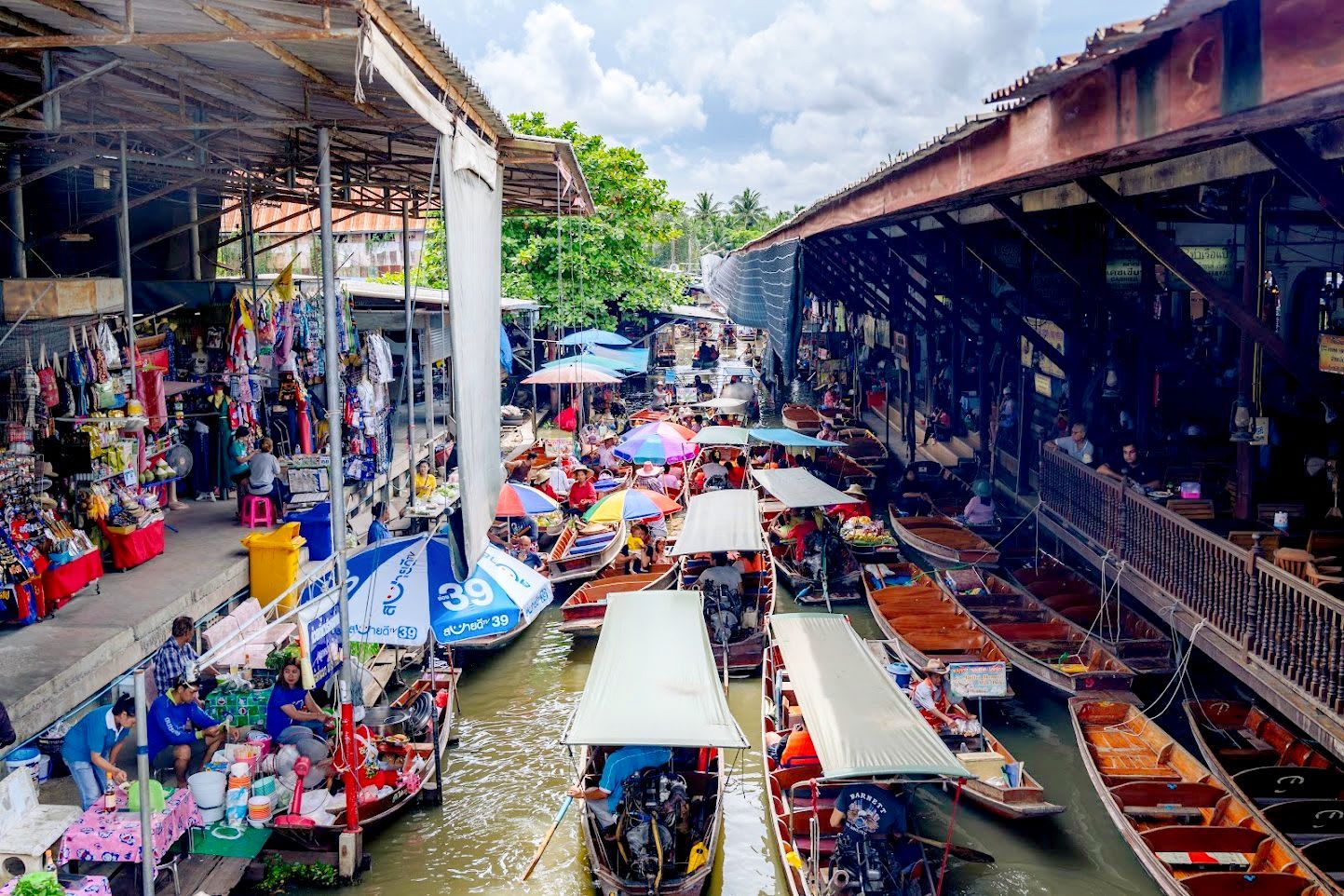 Floating Market and Ratchaburi Landmark Day Tour from Bangkok