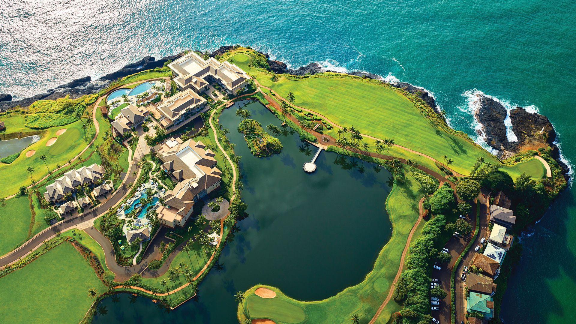 Verdant Hawaiian Island Luxury Residences with Oceanfront Golf Course & Infinity Pool