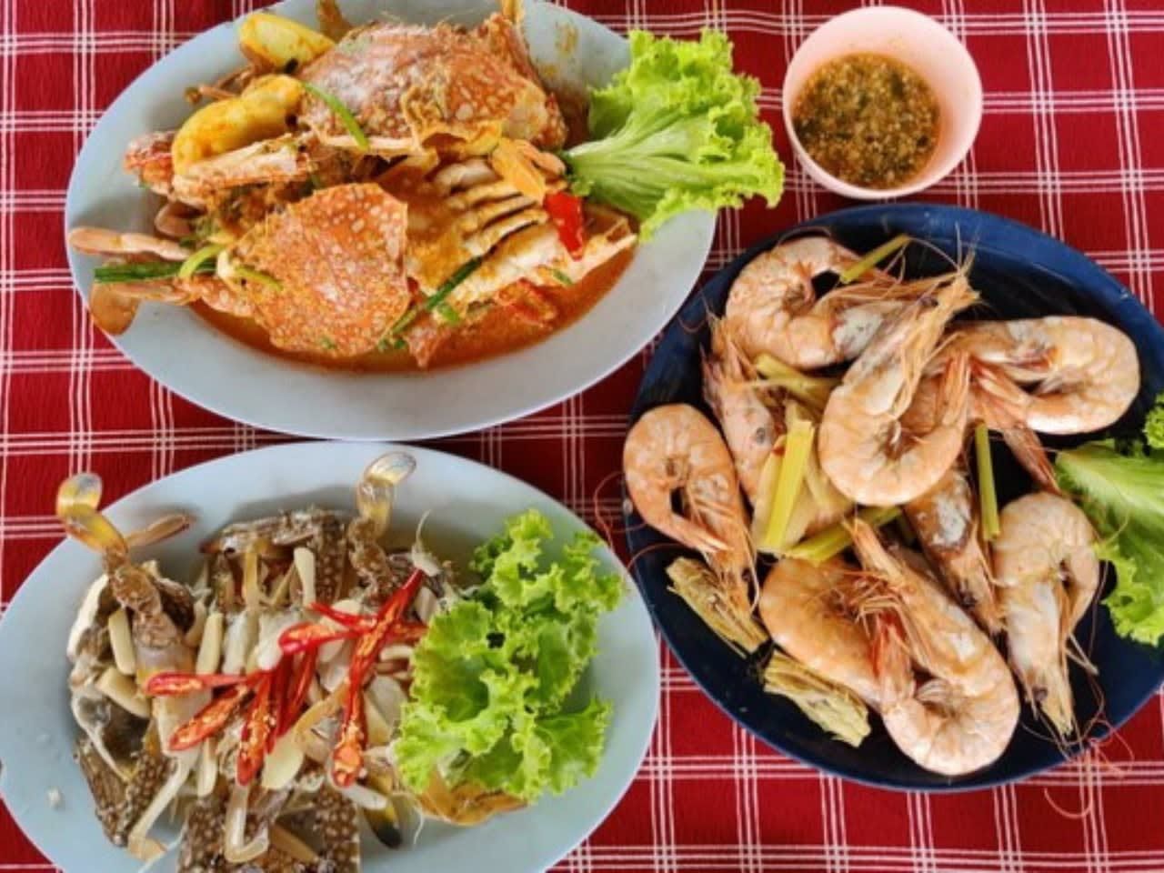 Phuket: Sunset Views and Seafood Market Dinner Guided Tour 8