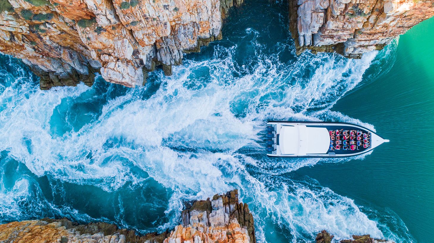 Excursion d’une demi-journée aux Horizontal Falls avec vol en hydravion, déjeuner, croisière dans la baie de Talbot et transferts depuis et vers l’hôtel