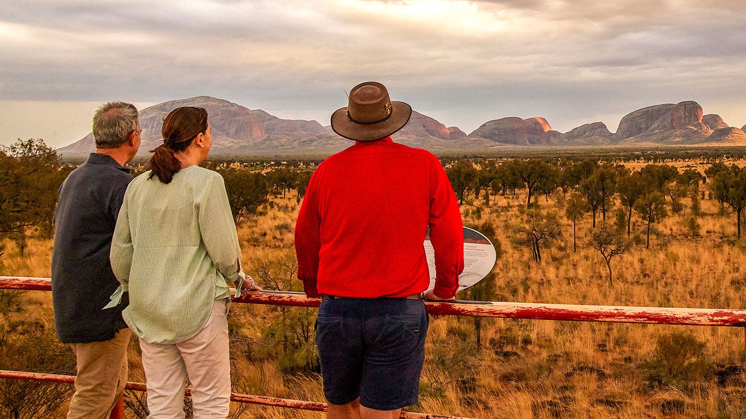 Erleben Sie den majestätischen Uluru bei Sonnenaufgang und Sonnenuntergang mit Sightseeing-Pass für zwei Halbtagestouren 1