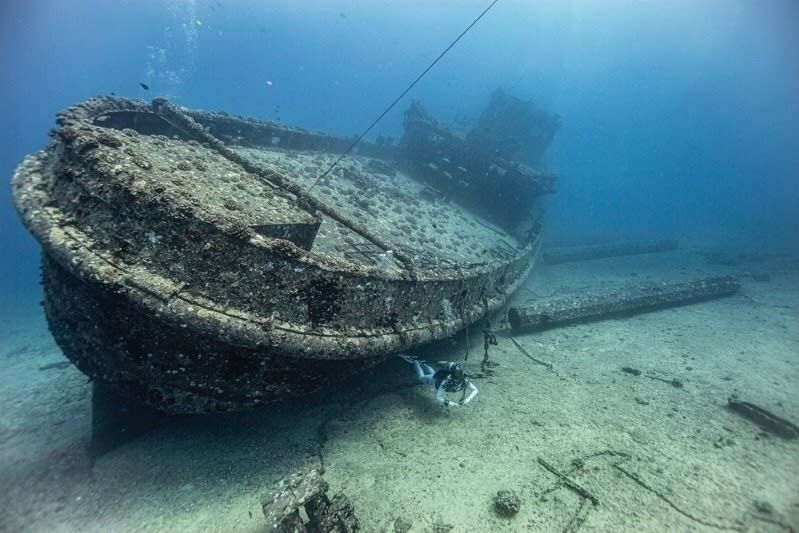 Wreck and Reef Tour in Oahu
