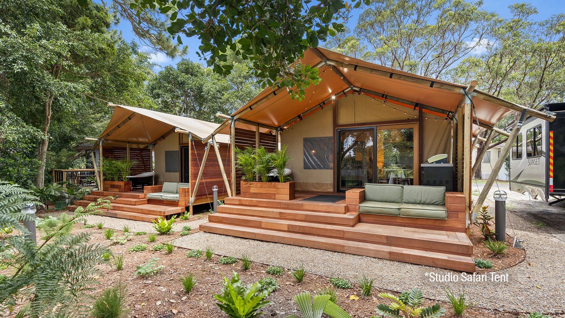 Byron Bay Cabins & Glamping near Tallow Beach with Outdoor Pool