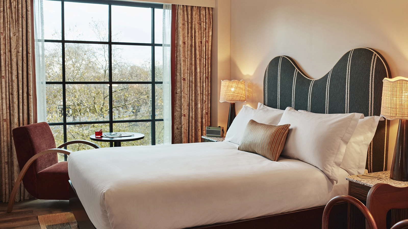 더 혹스턴 셰퍼드 부시 2박 숙박권