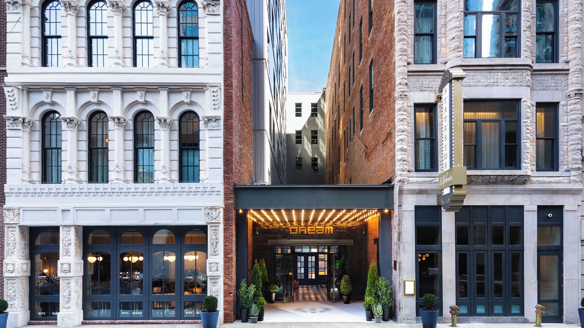 Downtown Nashville Art Deco Stay on Printers Alley with Daily Dining