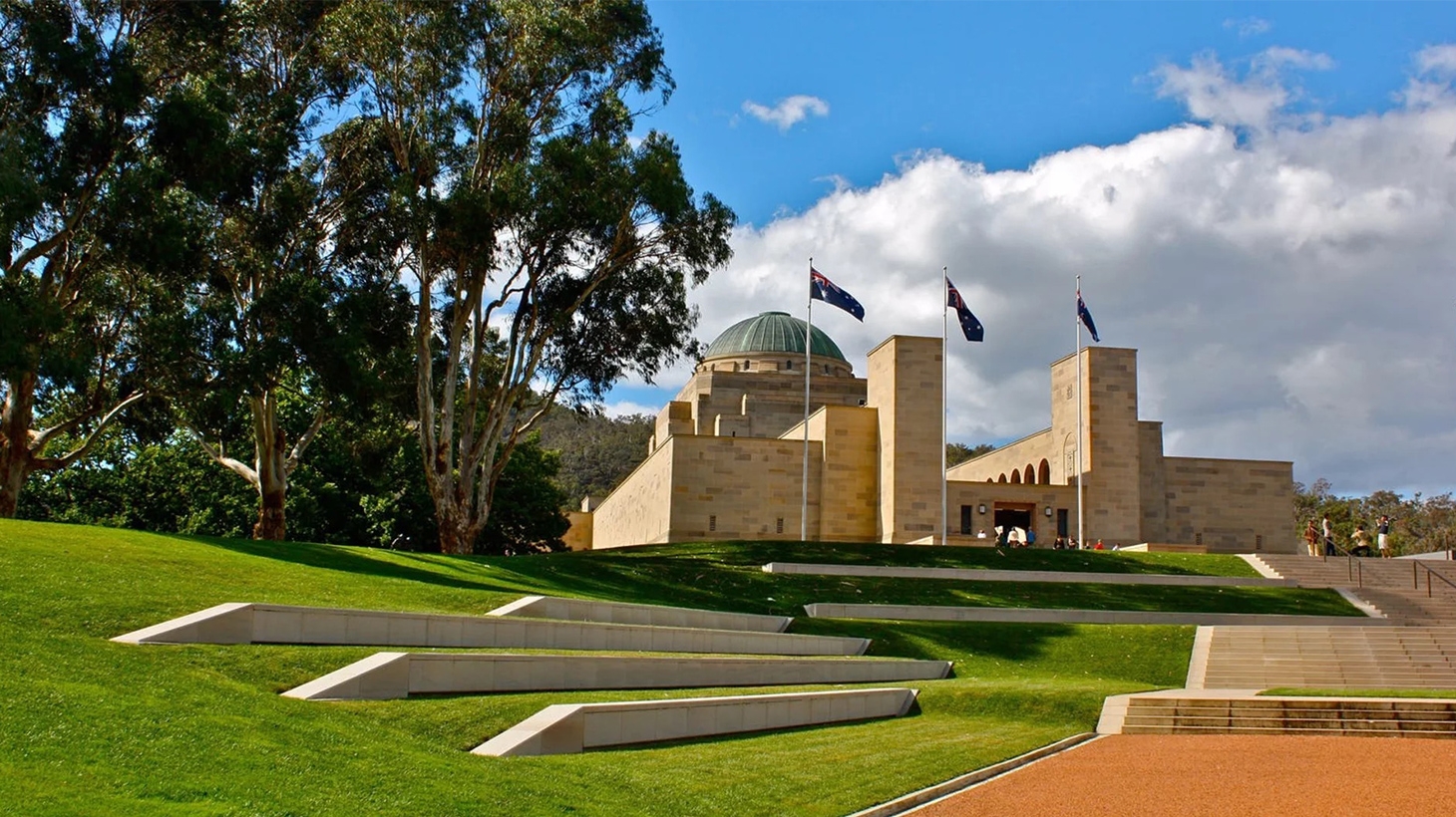 tours of canberra city