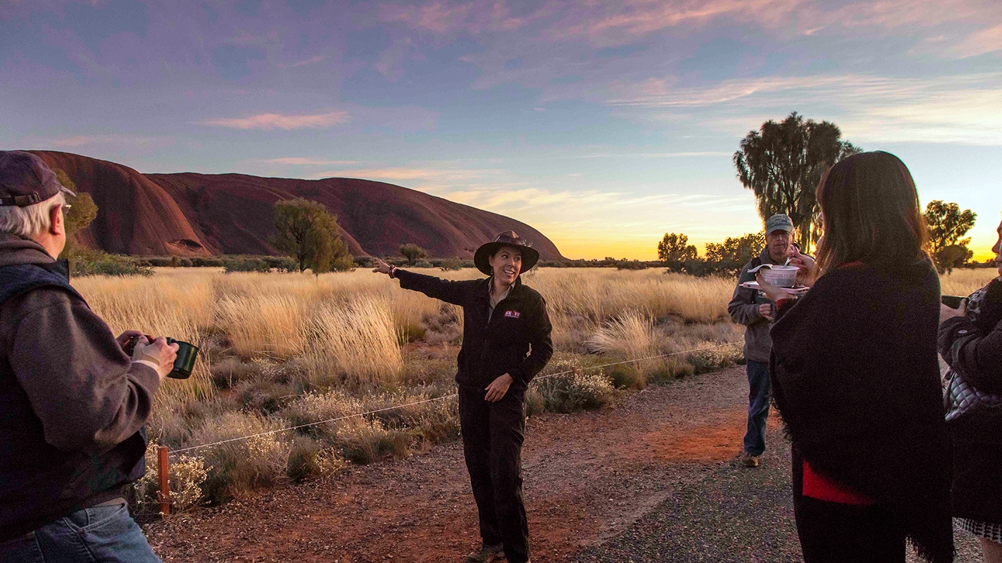 Uluru: Three-Hour Guided Uluru Highlights Tour with Picnic Breakfast