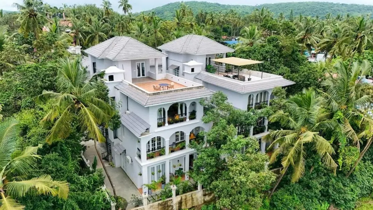 ELIVAAS Vacasa 5BHK PetFriendly & Pool, Candolim, India